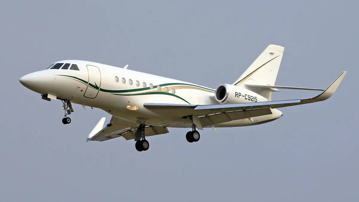Graphique boursier de Dassault Aviation sur écran, avec cours AM et bougies vertes, ambiance financière.
